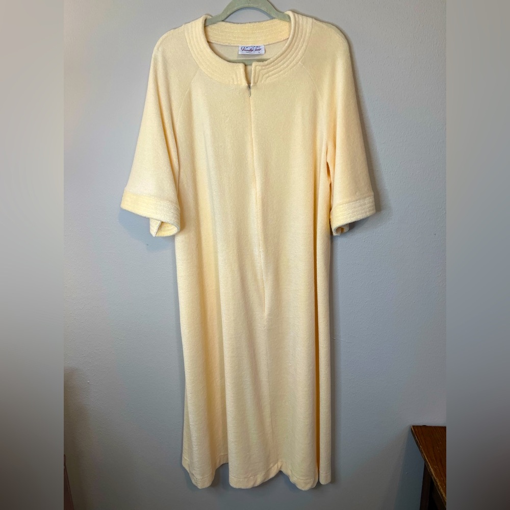 Vanity Fair vintage women’s robe zip front size Large